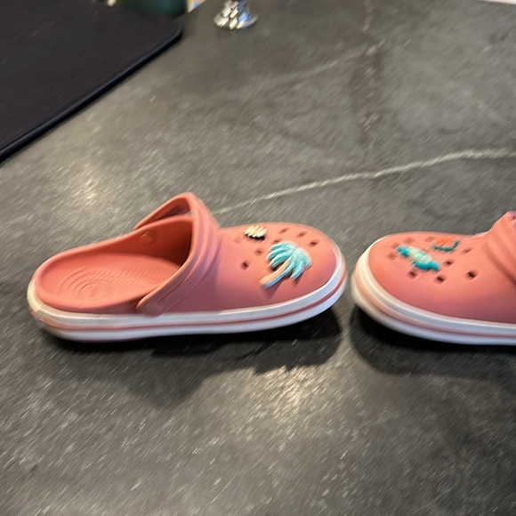 Size 4 to 6 crocs - Picture 3 of 5